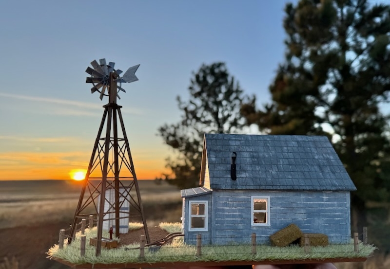 1:48 Montana Homestead House Kit Complete with Base & Furniture
